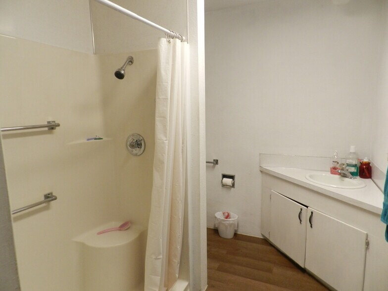 More Photos Of 104 Challis St, Salmon Warehouse For Sale