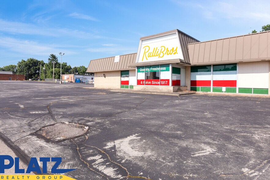 More Photos Of 5780 South Ave, Youngstown Supermarket For Sale