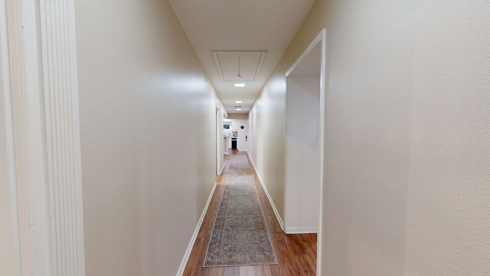 More Photos Of 117 San Augustine St, Center Office For Sale