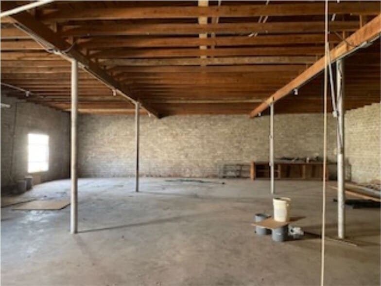 More Photos Of 115 Strickland Plz, Irving General Retail For Sale