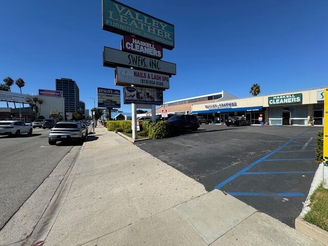 More Photos Of 15605 Ventura Blvd, Encino Unknown For Lease