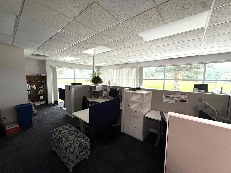 More Photos Of 3950 River Ridge Dr NE, Cedar Rapids Office For Sale