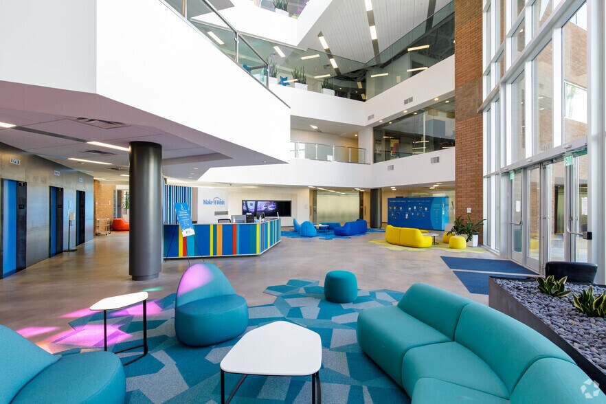 More Photos Of 1702 E Highland Ave, Phoenix Office For Lease