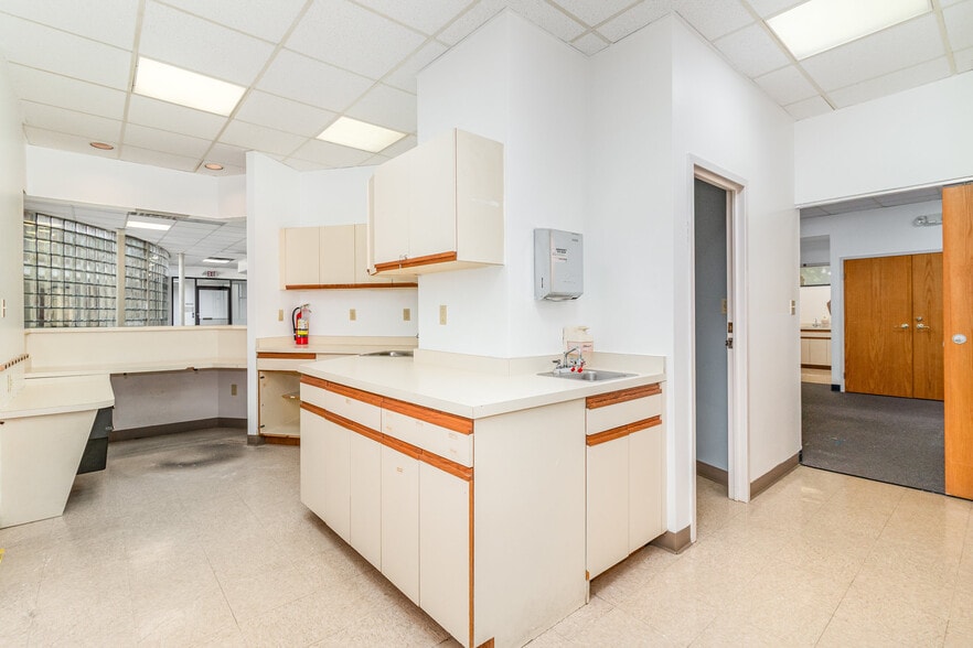 More Photos Of 10196 Springfield Pike, Cincinnati Medical For Sale