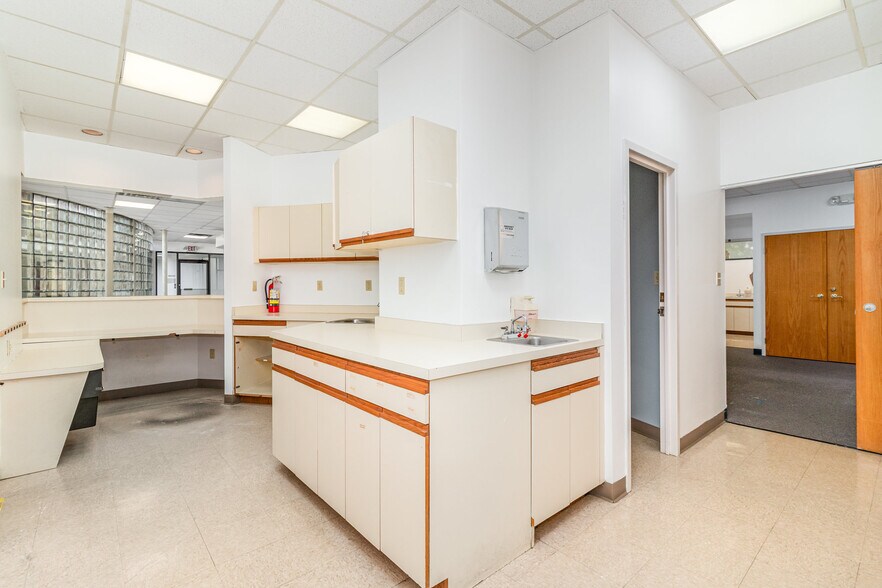 More Photos Of 10196 Springfield Pike, Cincinnati Medical For Sale