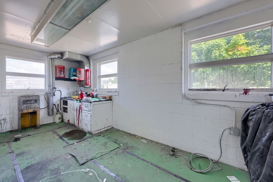 More Photos Of 1475 Carlisle Rd, York General Retail For Sale