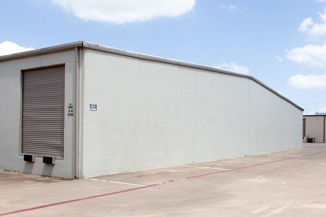 More Photos Of 500 S Belt Line Rd, Irving Warehouse For Lease