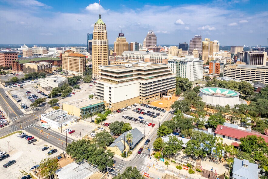 Primary Photo Of 146 Navarro St, San Antonio Office For Lease
