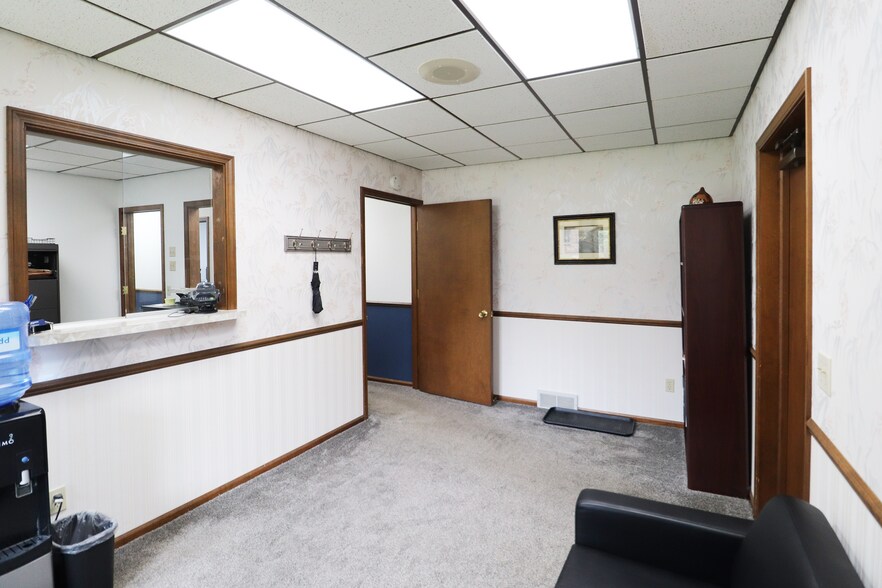 More Photos Of 4021 W Main St, Kalamazoo Office For Sale