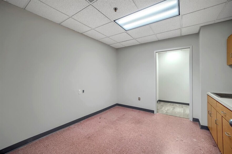 More Photos Of 15 Matthews St, Goshen Office For Sale