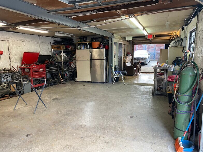 More Photos Of 4935 E 10th Ln, Hialeah Distribution For Sale