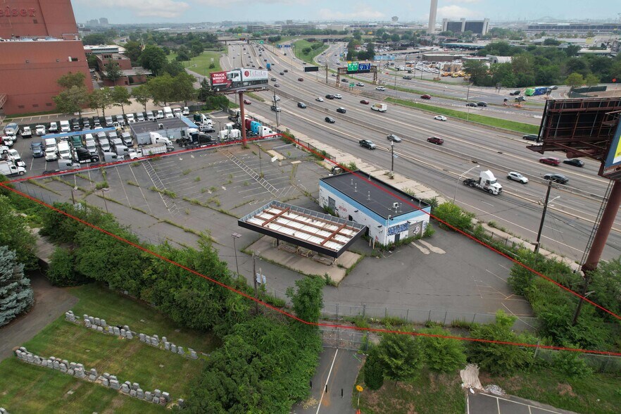 More Photos Of 136-160 Carnegie Ave, Newark Land For Lease