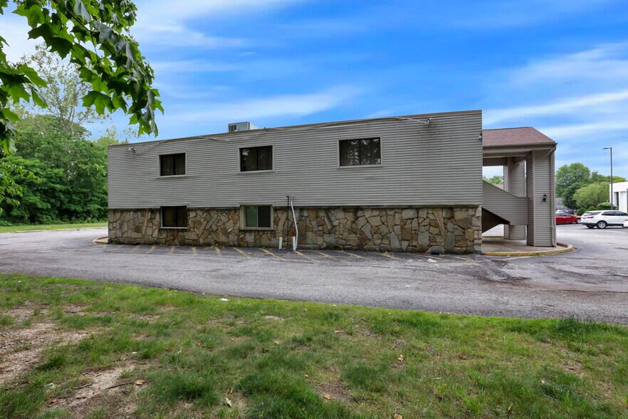 More Photos Of 22115 Brookpark Rd, Cleveland Hotel For Sale