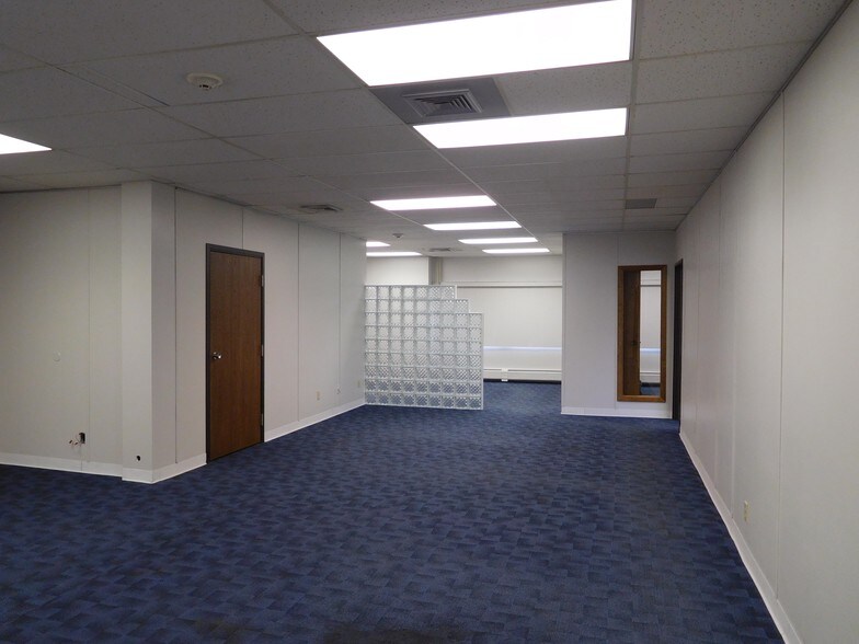 More Photos Of 4901 Towne Centre Rd, Saginaw Office For Sale
