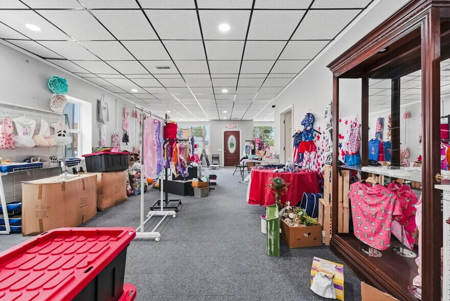 More Photos Of 115 E King St, Garrett General Retail For Sale