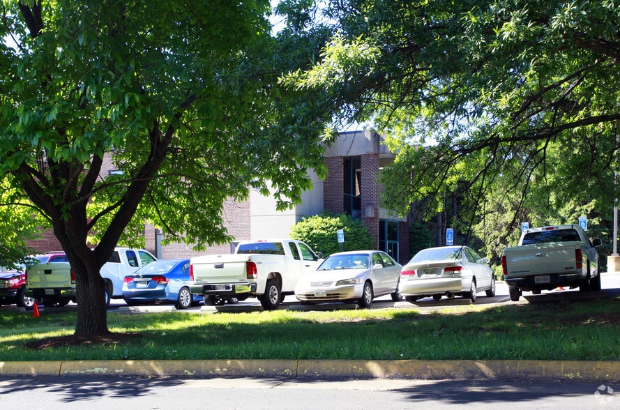 Primary Photo Of 1755-1757 Old Meadow Rd, McLean Industrial For Lease