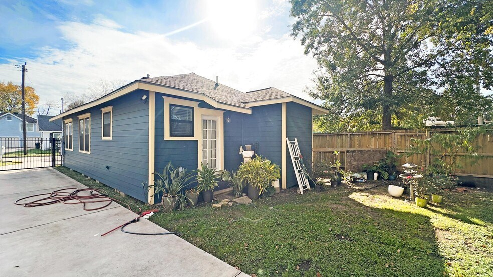 More Photos Of 4409 Canal St, Houston General Retail For Sale