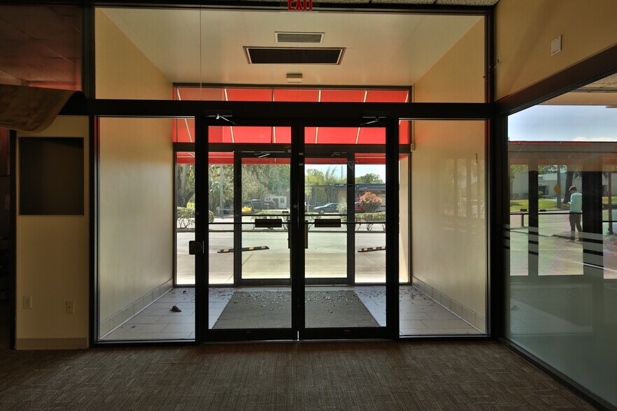 More Photos Of 3617 NE 7th St, Ocala Storefront Retail Office For Lease