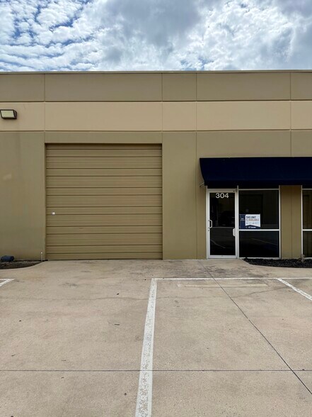 Primary Photo Of 2810 W Pioneer Pky, Dalworthington Gardens Industrial For Lease