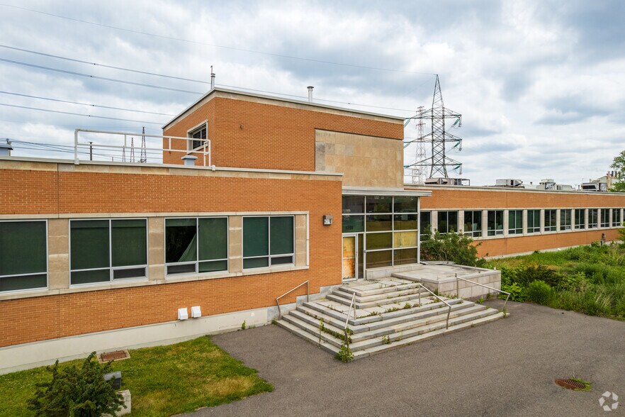 More Photos Of 7101 Rue Notre-Dame E, Montréal Warehouse For Lease