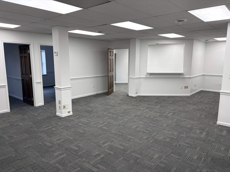 More Photos Of 326 N Wayne St, Piqua Office For Sale
