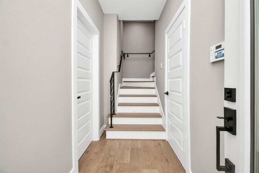 More Photos Of 316 Thornton Rd, Houston Apartments For Sale