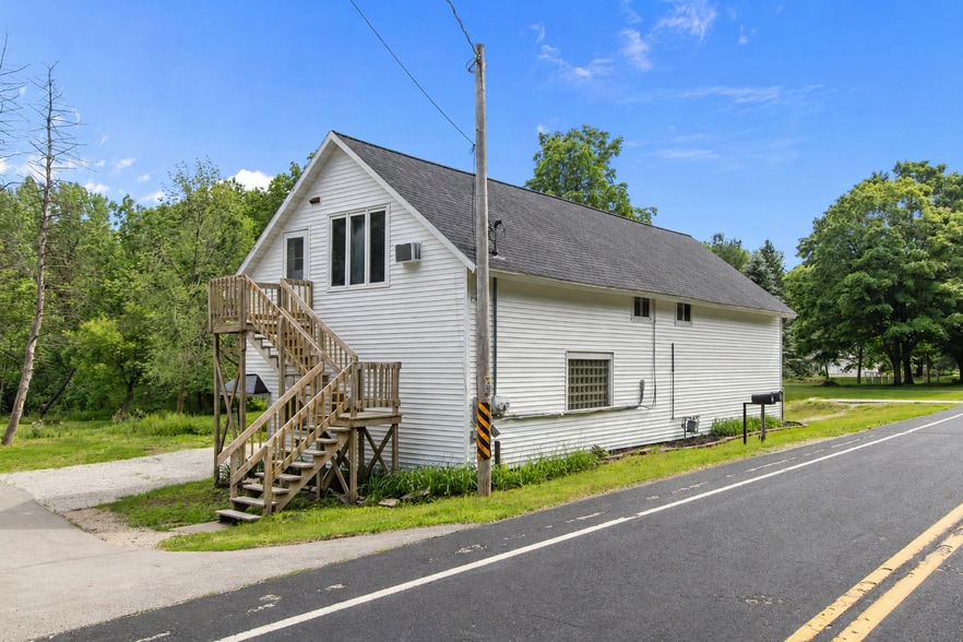 Primary Photo Of 1903 E Apple Creek Rd, Appleton Apartments For Sale
