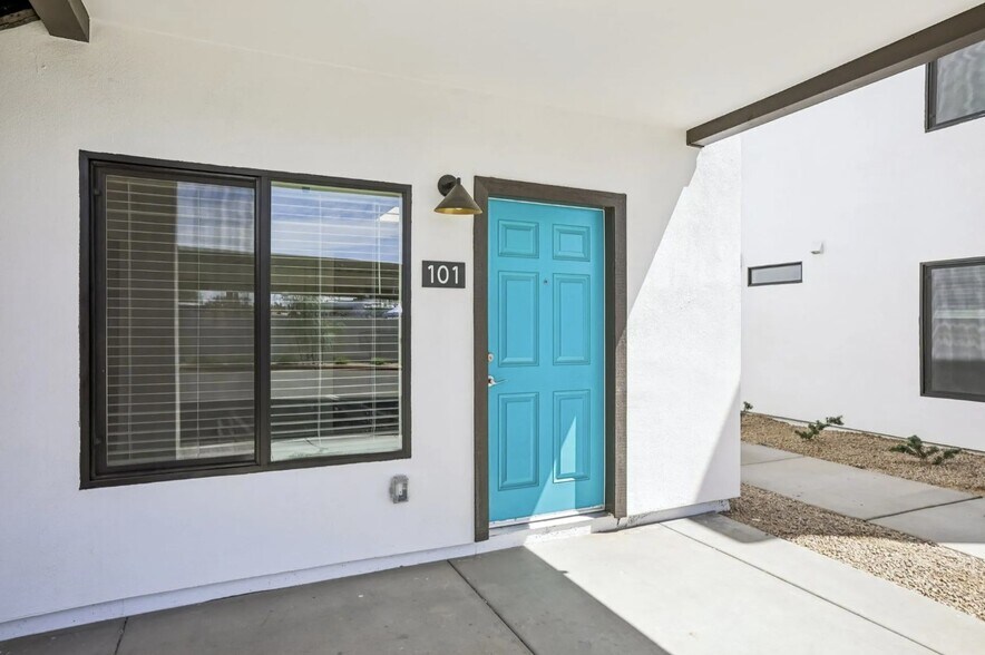 More Photos Of 6077 N 60th Ave, Glendale Dormitory For Sale