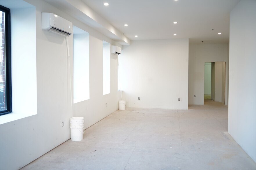 More Photos Of 2001 S 10th St, Philadelphia Storefront Retail Residential For Lease