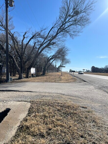 More Photos Of 2531 E Highway 199, Springtown Flex For Sale