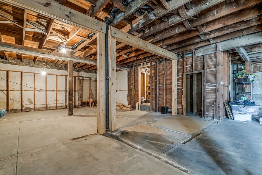 More Photos Of 200 E Blackjack St, Dublin Storefront Retail Residential For Sale