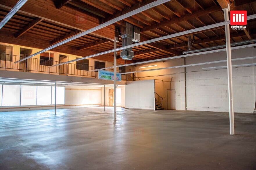 More Photos Of 901 Santa Monica Blvd, Santa Monica Freestanding For Sale