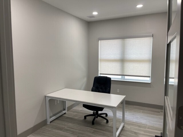 More Photos Of 18711 Dale Mabry, Lutz Office For Sale