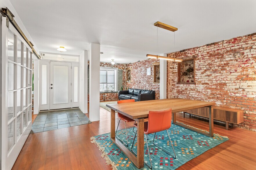 More Photos Of 1322 Innes Pl, Venice Office Residential For Sale