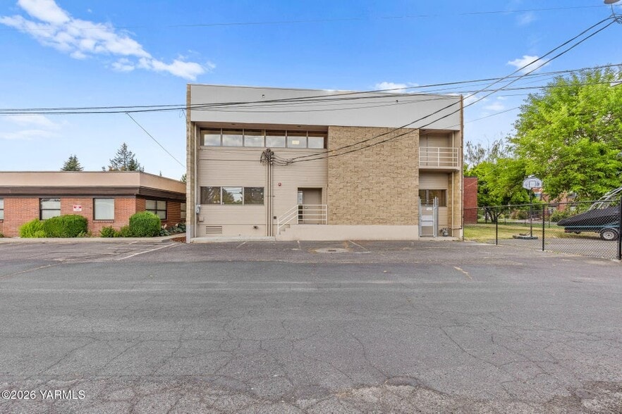 More Photos Of 303 S 12th Ave, Yakima Medical For Sale