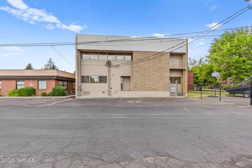 More Photos Of 303 S 12th Ave, Yakima Medical For Sale