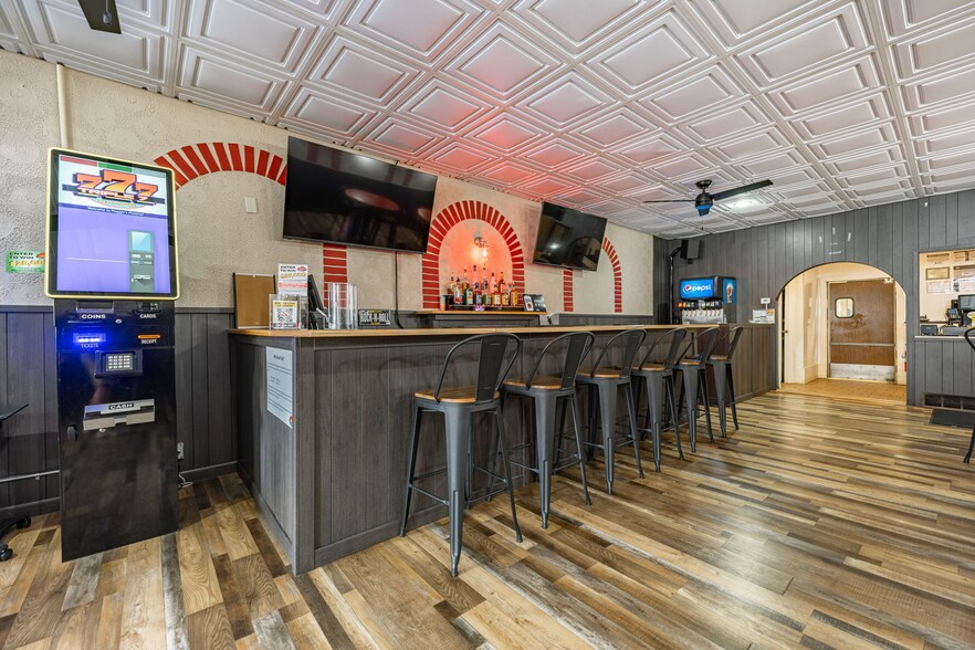 More Photos Of 132 N State St, Belvidere Restaurant For Sale