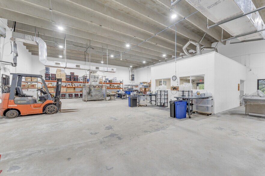 More Photos Of 501-513 Old Griffin Rd, Dania Warehouse For Sale
