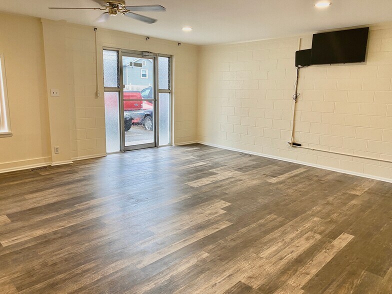 More Photos Of 1340-1342 Washington Ave, Loveland Storefront Retail Office For Lease
