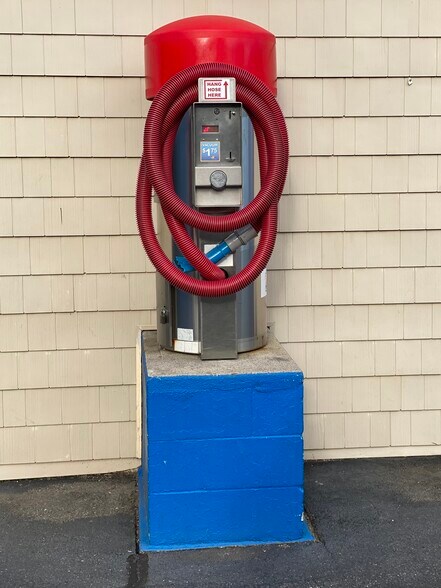More Photos Of 690 Boswell Ave, Norwich Carwash For Sale