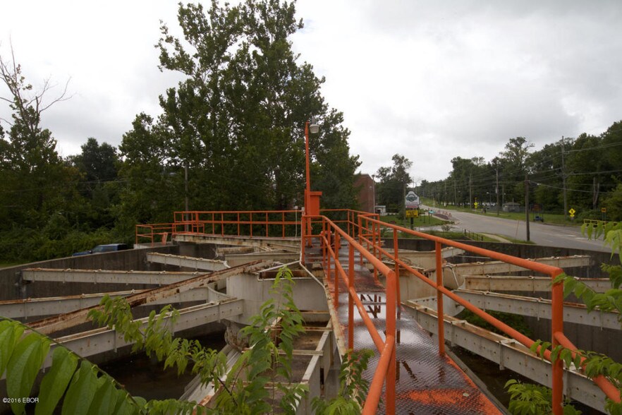 More Photos Of 1051 S Wall St, Carbondale Flex For Sale