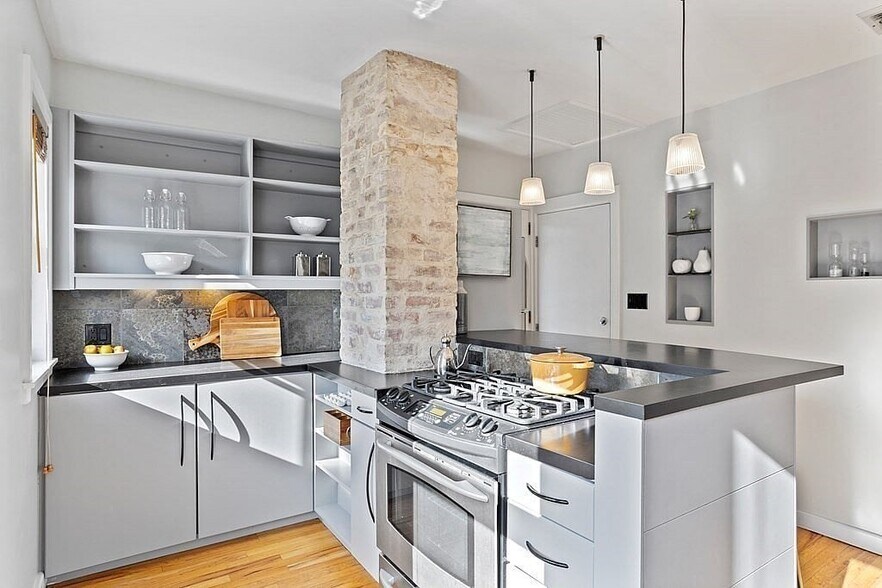 More Photos Of 132 Rawson Rd, Arlington Flex For Sale