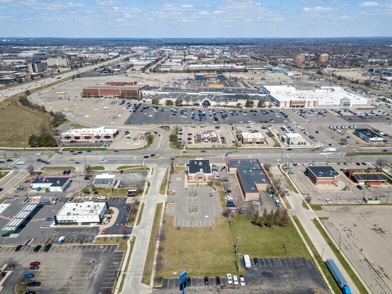 More Photos Of 451 W 14 Mile Rd, Madison Heights Freestanding For Sale