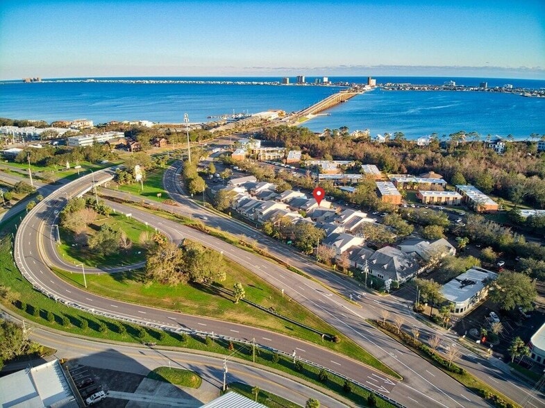 More Photos Of 913 Gulf Breeze Pky, Gulf Breeze Storefront Retail Office For Sale