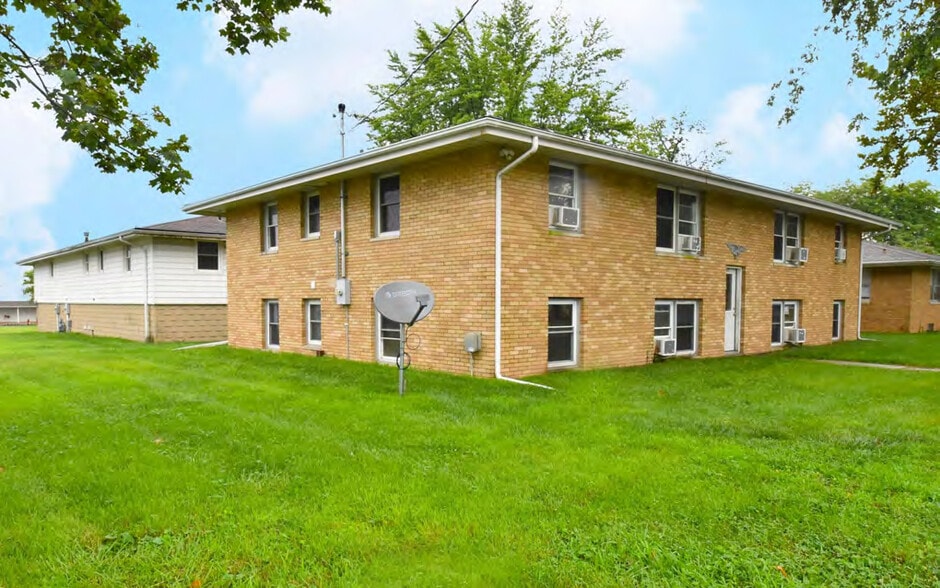 Primary Photo Of 517 E Monroe St, Metamora Multifamily For Sale