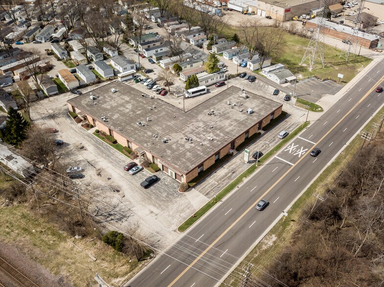 More Photos Of 110 S River Rd, Des Plaines Warehouse For Lease