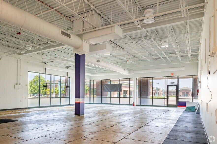 More Photos Of 980 Elk Grove Town Ctr, Elk Grove Village Unknown For Lease