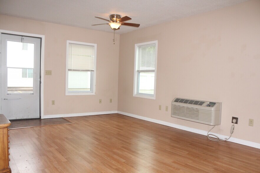 More Photos Of 1708 S Main St, South Jacksonville Apartments For Sale