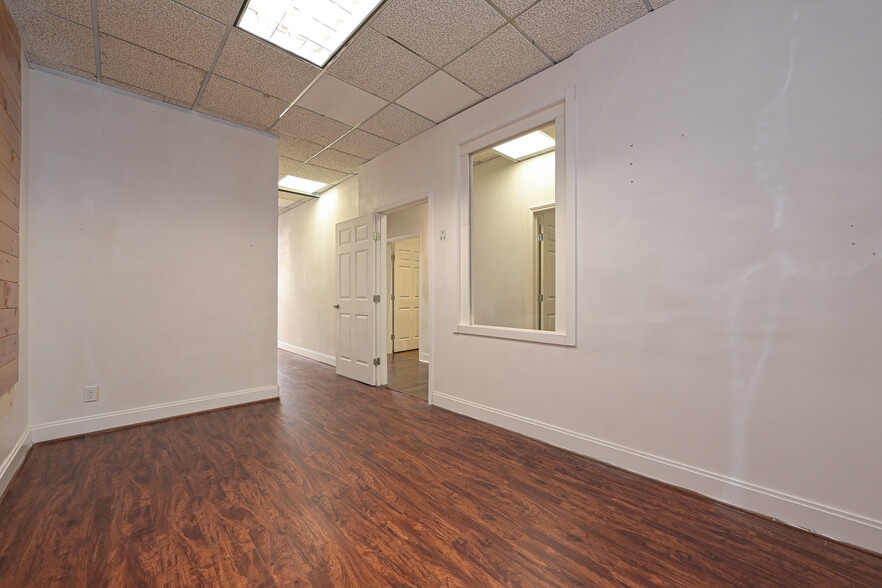 More Photos Of 5625 Cypress Creek Pky, Houston Office For Sale