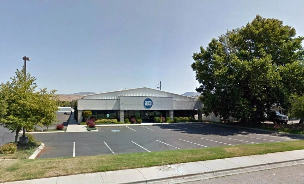 More Photos Of 5220 N Sawyer Ave, Garden City Warehouse For Lease